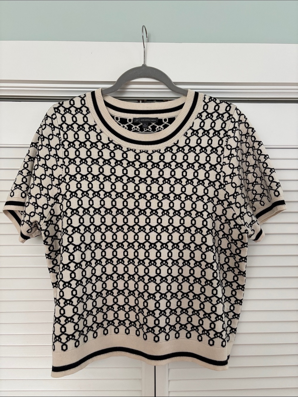 Adrianna Papell Cream and Black Short-Sleeve Patterned Knit Top